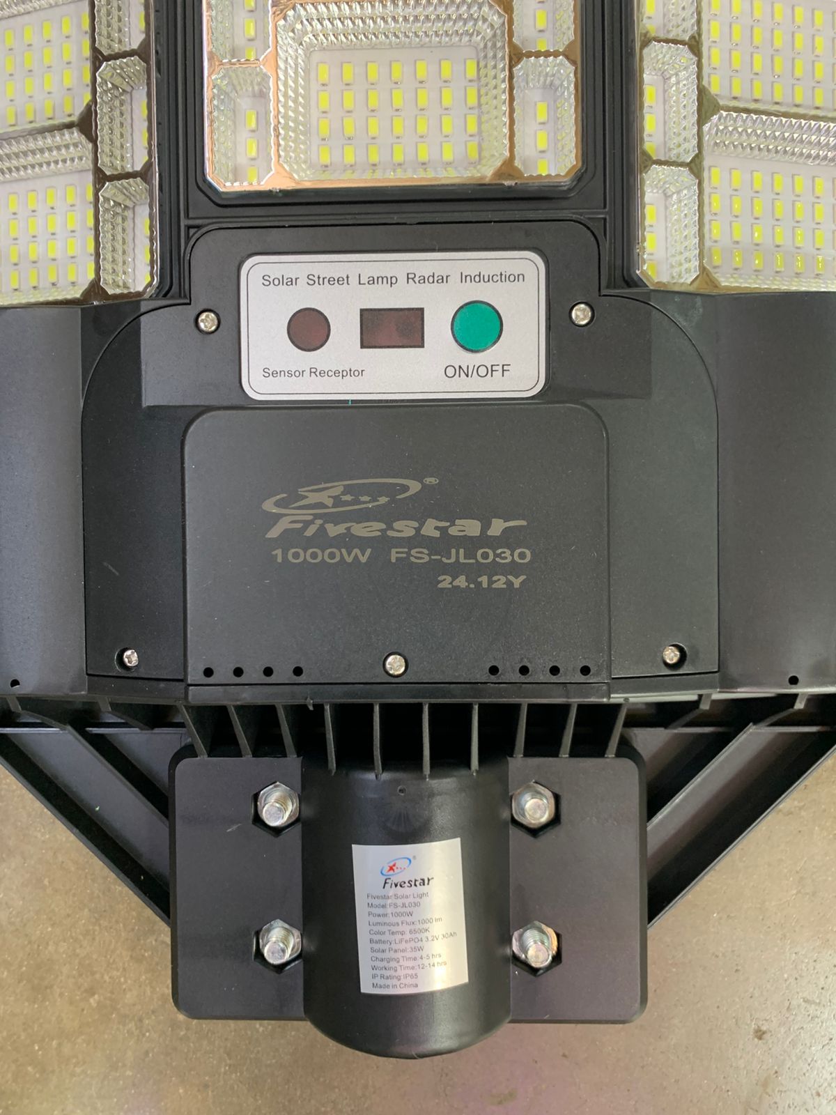 FS-JL030 1000w Wireless Solar LED Street Light with Day/Night Sensor and Remote - Image 2